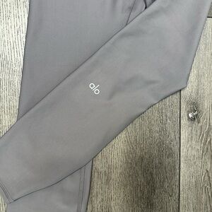 ALO Yoga Leggings in grey/Silver